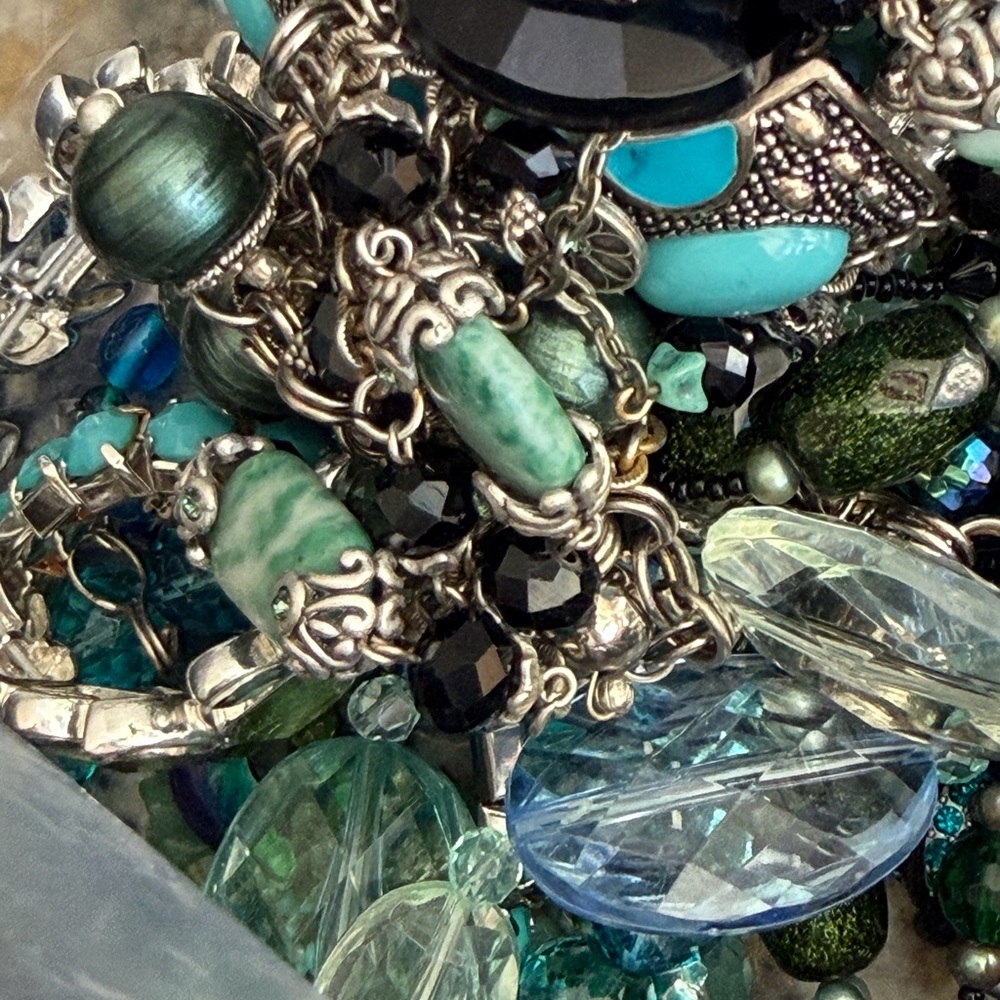 Blue and green costume jewelry, mostly bracelets and necklaces, 2.6 Ibs - Picture 3 of 3